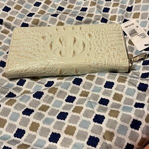 NWT BRAHMIN SKYLER CLUTCH, CRÈME WITH GOLD UNDERTONES